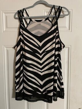 Lane Bryant Black and White Chevron V-Neck Strappy Tank
